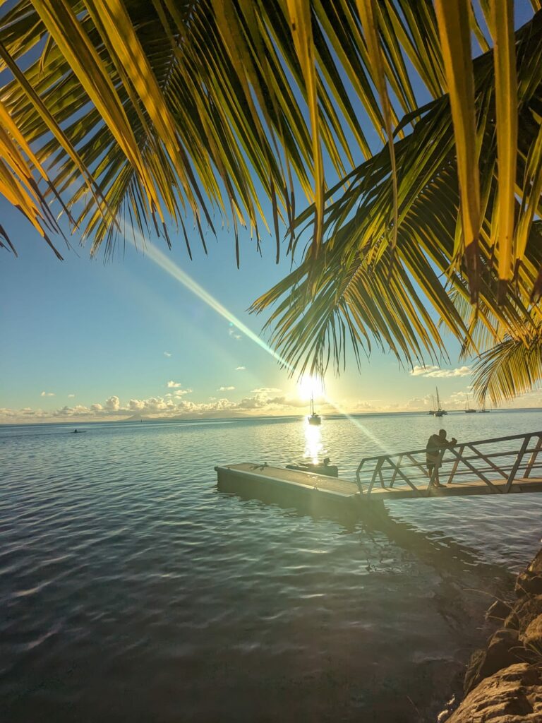 coucher de soleil huahine